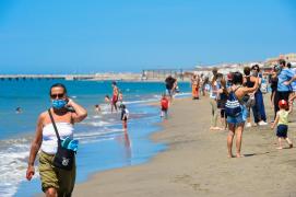 Ne putem infecta cu noul coronavirus din piscină sau mare? Răspunsul experților în sănătate publică