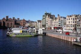 28 de români de la un abator din Olanda, carantinați pe o ambarcațiune turistică