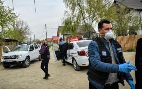 Polițist înjunghiat de un scandalagiu, la Gura Humorului. Agentul a fost atacat cu un cuțit