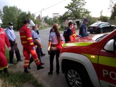 Intervenţie a pompierilor pentru un bărbat întins pe calea ferată, la Timişoara, barierele erau deja coborâte