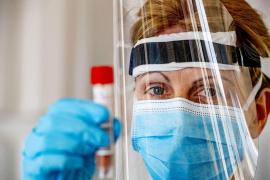 1.394 de pacienți infectați cu coronavirus au murit