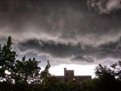 Cod roșu de vijelii în Giurgiu. Ilfov și Teleroman, sub cod portocaliu de furtuni și ploi torențiale