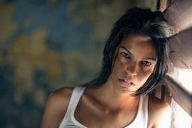 Tânără din Buzău urmărită, prinsă pe drum şi batjocorită de doi tineri, le-a dat răsplata chiar în acea noapte