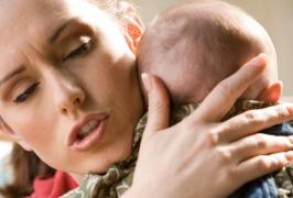 Bebeluş de 7 luni în stare gravă, muşcat şi bătut de propriul tată, la Galaţi