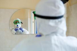 Infirmieră din Slatina, internată cu forţa pe secția COVID