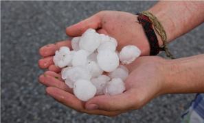 Grindina și vijelii puternice lovesc acum în 12 județe. Alertă de vreme severă imediată, 4 alerte Cod Roşu