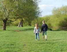 Minoră de 13 ani dată dispărută a treia oară, găsită de poliţişti în braţele unui tânăr, în alt judeţ