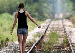 Tânără de 18 ani salvată în ultimul moment de trei orădeni curajoşi, care i-au auzit plânsetele