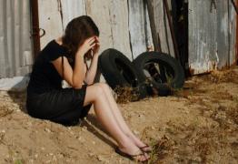 Tânăr din Neamţ, care şi-a legat soţia de mâini şi de picioare şi apoi i-a tăiat nasul, arestat după doi ani