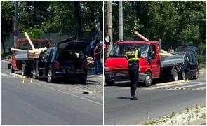 Accident groaznic în Bucureşti. Grinzi din lemn au străpuns maşina unui şofer, după ce a lovit din spate o autoutilitară
