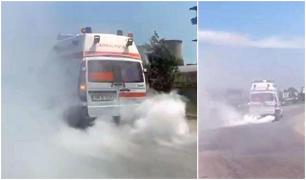 Ambulanţă într-un nor uriaş de fum, filmată pe străzile din Timişoara (Video)