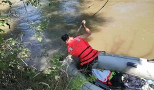 Adelina a căzut în apele Cibinului după ce s-a aplecat să-și spele papucii în râu