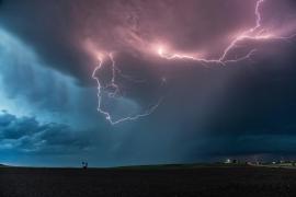 Grindină și vijelii puternice lovesc acum în 16 județe. Alertă de vreme severă imediată, emisă de ANM