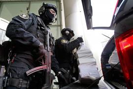 Minori ridicați cu mascații după ce au anunțat bombe pe Aeroportul Otopeni