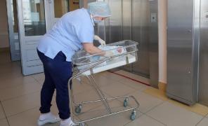 Două gravide, diagnosticate pozitiv Covid-19, au născut bebeluşi sănătoşi şi au cerut externarea din Spitalul Municipal Rădăuți