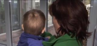 Copilul a fost bătut de tatăl lui, apoi abandonat în parcarea unui supermarket din Constanța