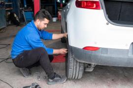 Un tânăr din Dolj a vândut cu 600 de euro maşina unui bărbat care îi lăsase cheile, crezând că e mecanic