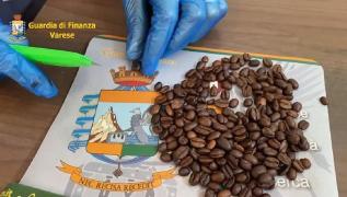 Cocaină ascunsă în boabele de cafea, pe aeroportul din Milano. Traficanții s-au dat singuri de gol