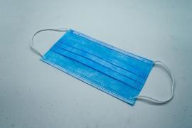 Masca de protecție, obligatorie în piețe și pe anumite străzi din județul Brașov