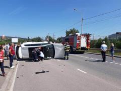 Șofer mort după un impact devastator, la ieșirea în Hunedoara. Traficul este blocat total