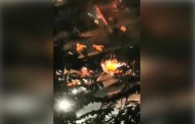 Agentul a fost lovit cu pumnul în figură și pus la pământ