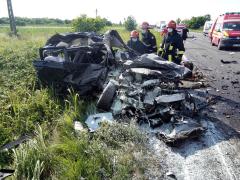Accident mortal în Timiş, după ce un şofer a ratat curba. După impact, maşina era imposibil de recunoscut
