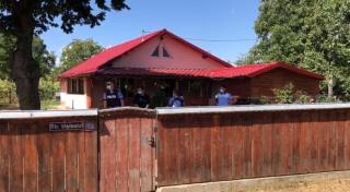 Sadismul criminalului de la Carasa i-a șocat pe anchetatori. A așteptat ca femeia să moară, după care a sunat la 112