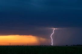 Ploi torențiale și grindină lovesc acum cinci județe. ANM a emis Cod Portocaliu