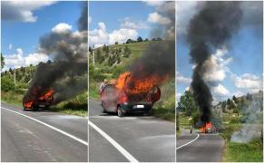 Matiz în flăcări, după ce şoferul a încercat să dea foc la vegetaţia uscată