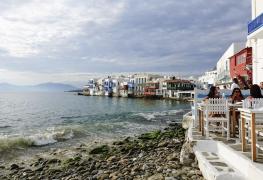 Grecia impune noi restricţii pentru turiști, după o explozie a cazurilor de coronavirus