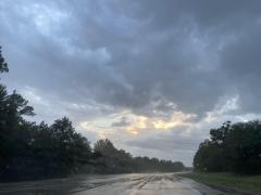 Ploi torențiale, grindină și vijelii în aproape jumătate de țară, până la noapte