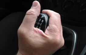 Când trebuie să schimbăm uleiul din cutia de viteze?