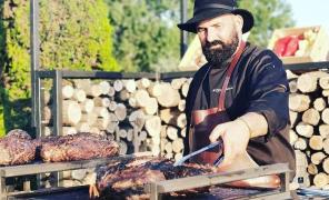 Bucătarul Adi Hădean, mesaj dur la adresa mâncătorilor de carne roșie „bine făcută”: Rămâneți „acasă sau la marginea pădurii”