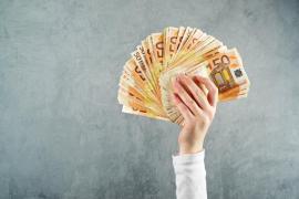 Ea a fost arestată preventiv, după ce a păcălit mai multe persoane