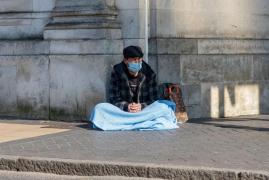 Un cerșetor român i-a impresionat pe spanioli, după ce a mers la poliție cu o borsetă cu bani