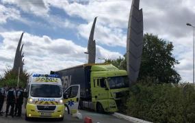 Șofer român de TIR, găsit mort în cabină după un accident bizar, în Franța