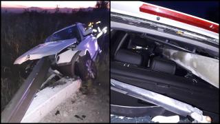 Mașină secționată după impactul cu un parapet, un bărbat e în comă la spital