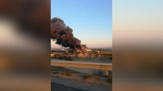 Un service auto din Craiova a ars ca o torță, fumul a fost vizibil de la kilometri