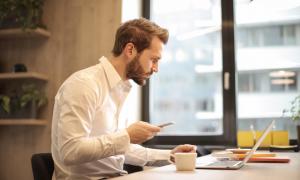 Afecțiuni ale coloanei vertebrale cauzate de o activitate full-time la birou