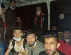 Migranți abandonați pe autostradă, la Timiș, de șoferul unui microbuz