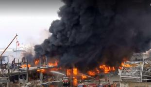 Incendiu uriaș în zona portului Beirut, la o lună după explozia devastatoare
