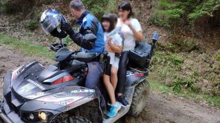 Două turiste cu doi copii au fost salvate de pe munte