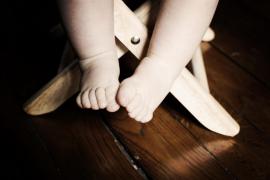 Ancheta la Baia Mare în cazul bebelușului de șase luni opărit cu suc de roșii