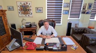 Dosar penal pentru Traian Ogâgău, primarul care s-a filmat în timp ce își pedepsește fetița