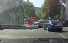 Fetiță de 11 ani, lovită pe trecerea de pietoni de o mașină cu volan pe dreapta, la Piatra-Neamț