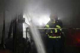 Incendiu în Neamţ, tânăr găsit mort