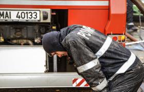 Doi copii și o femeie au murit într-un incendiu, la Băilești, captivi în apartamentul cuprins de flăcări