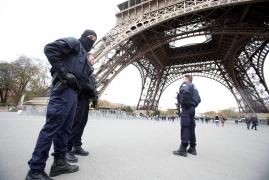 Turnul Eiffel a fost evacuat în urma unei amenințari cu bombă