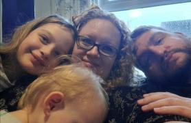 Robert şi Paula Bateman, alături de cele două fetiţe