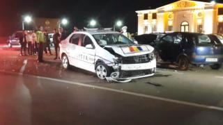 Ma;ina poliţiei distrusă în accident